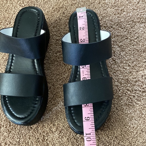 Black wedge heels - Picture 2 of 3